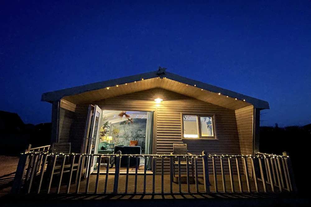 Stunning Award Winning Lakeside Lodge perfect for fishing
