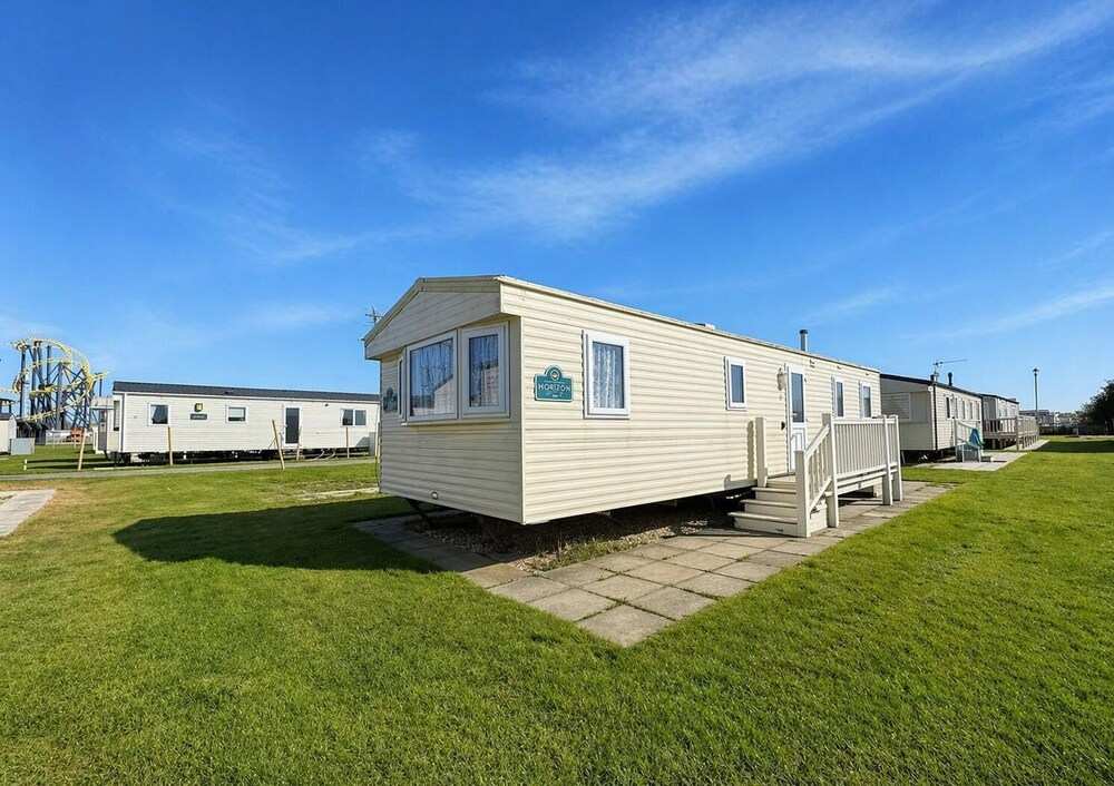 8 Berth Caravan At Eastgate Holiday Park In Skegness Ref 58012D