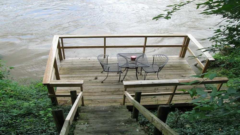 Rustic River Cabin, Charming Riverfront, Hottub, 2 Stone Fireplaces, Dock, Views