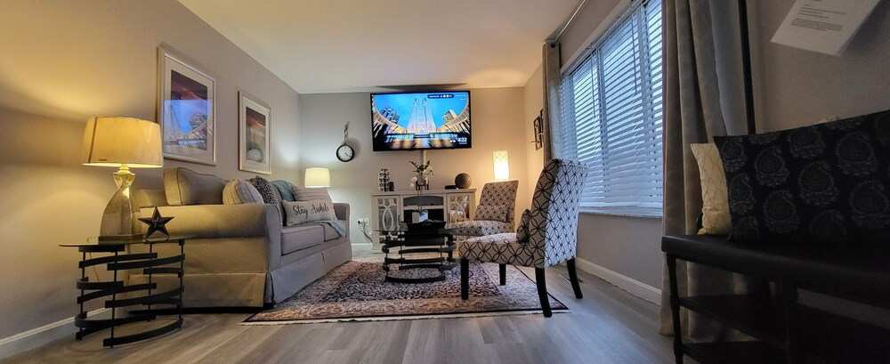 Récemment rénové, ste luxe privé ste à Westlake!