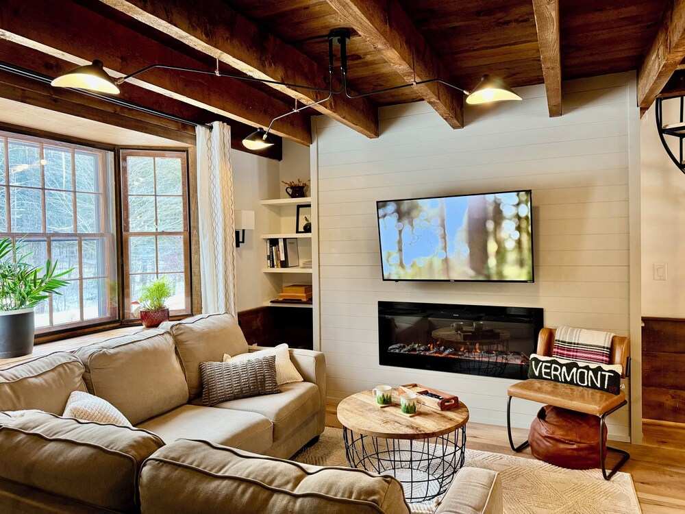 Cozy VT Retreat • Coffee Bar •Fireplace • Near Quechee Gorge • Min to Woodstock