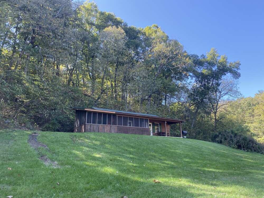 Family Friendly Cozy Cabin Located On The Shenandoah River.