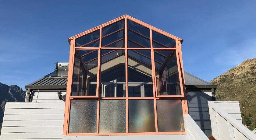 Remarkables & Kawarau Falls Visitors House