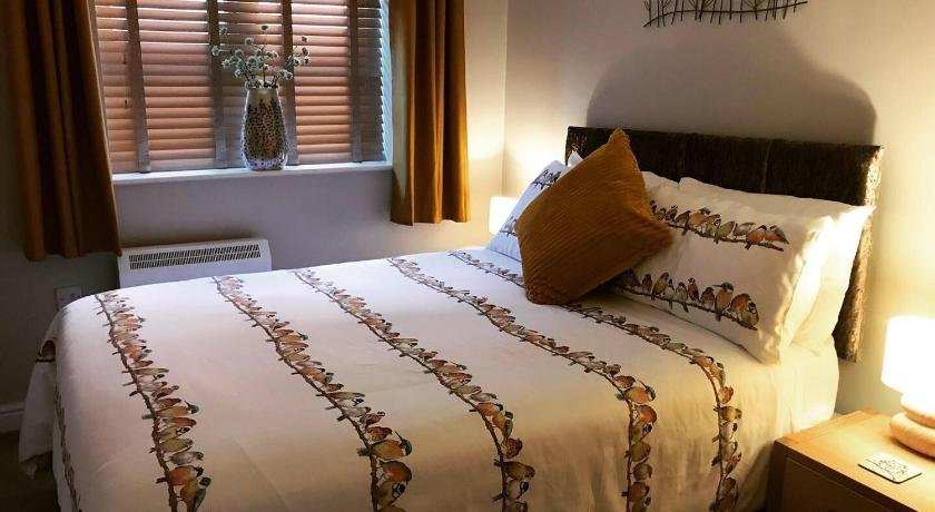 Clarabel's Guest House- The Nook