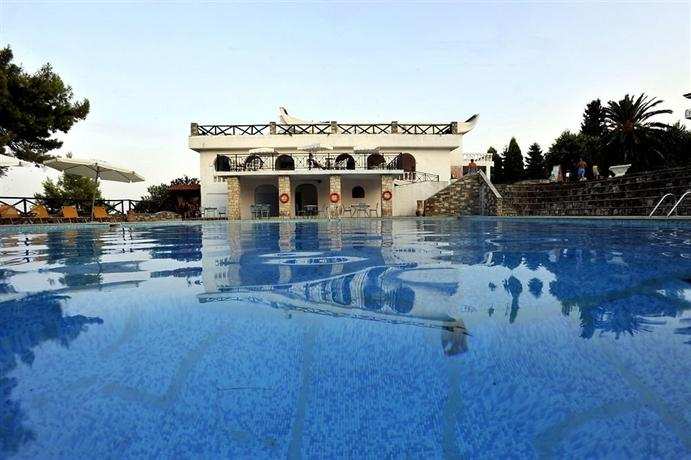 Alexander The Great, Beach Hotel