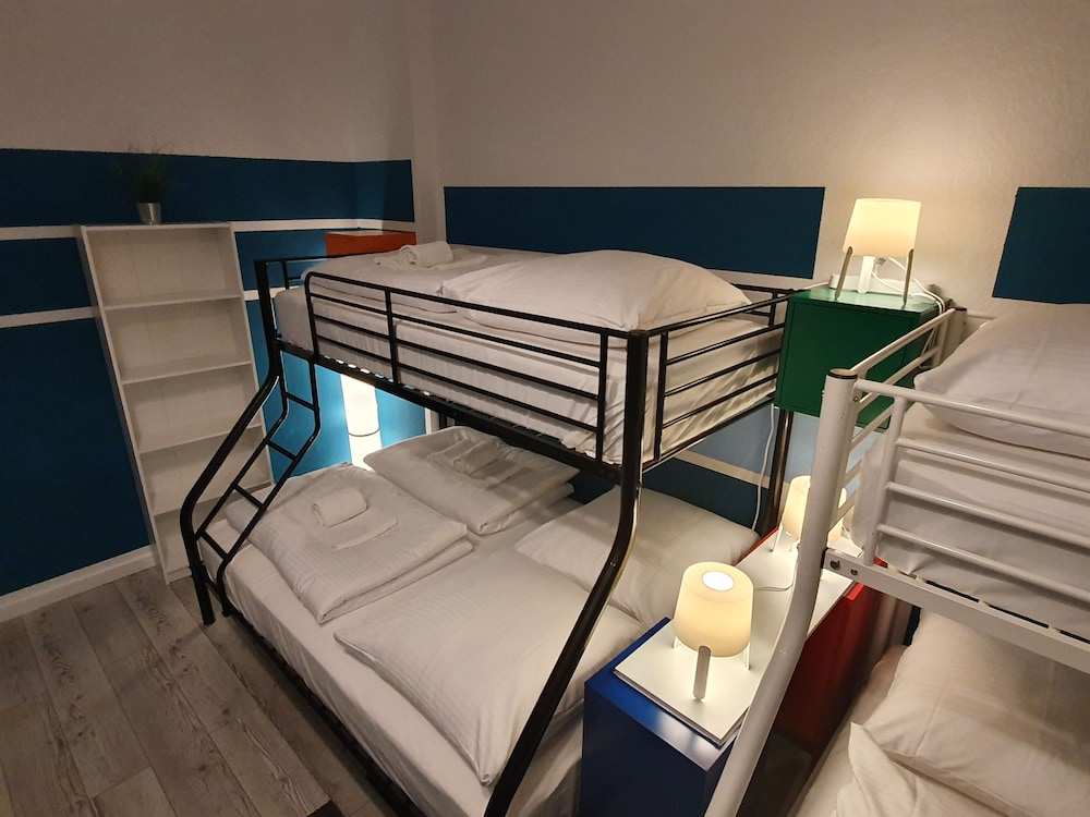 Central Lichtenberger Apartment for 6 People