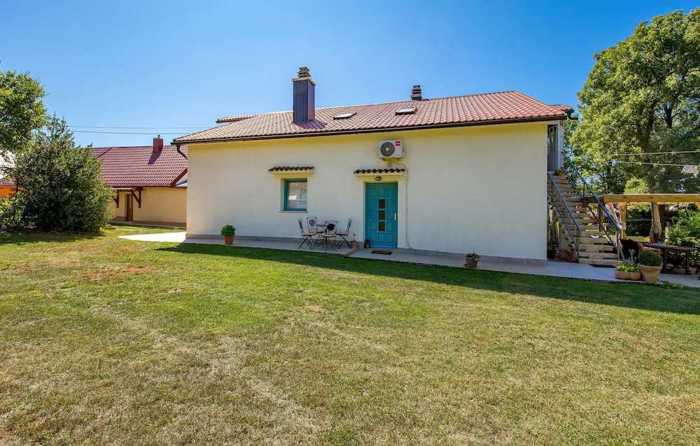 Beautiful Apartment in Zlobin With 1 Bedrooms and Wifi