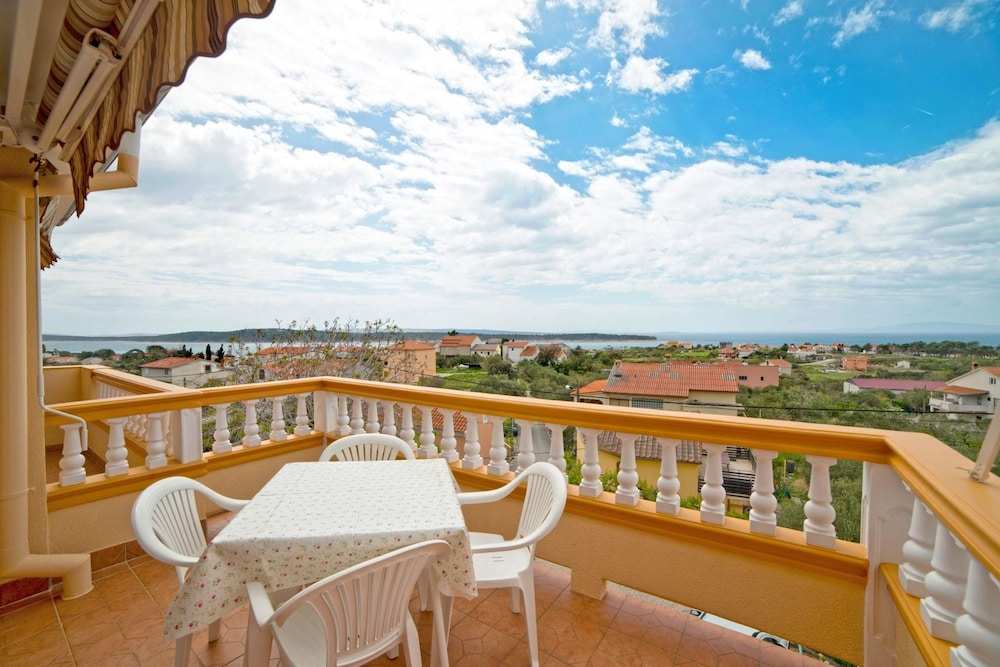 Apartments Javoran