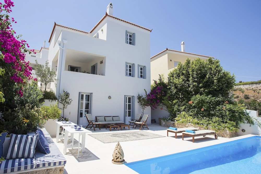 5 bedrooms villa at Spetses 900 m away from the beach with sea view private pool and enclosed garden