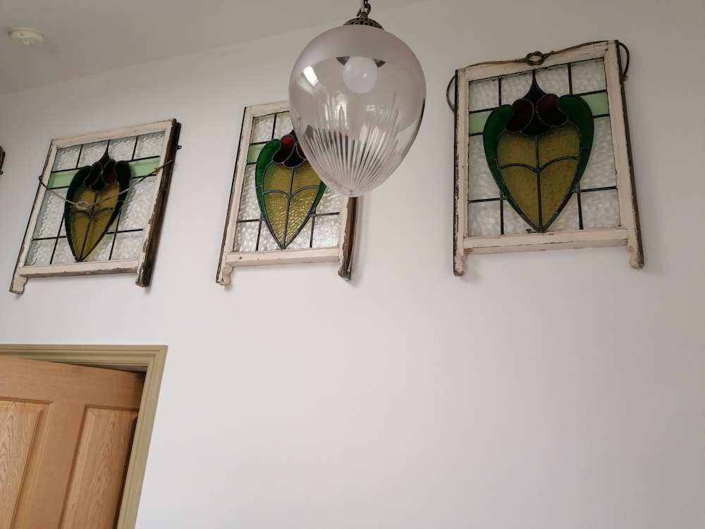 Countryside Cottage Retreat at Ty'r Cwm Farm
