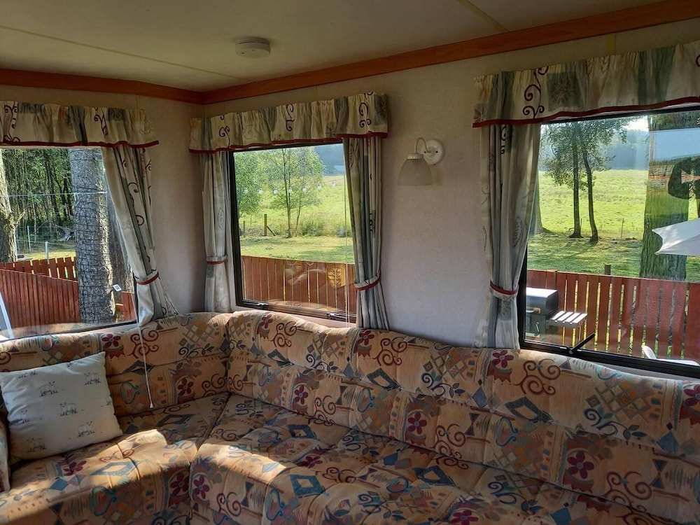 Lovely Semi rural Caravan & Hot Tub Sleeps Fam 6