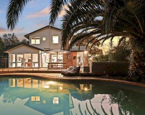 Pool & Table Tennis Mornington Peninsula Beach House