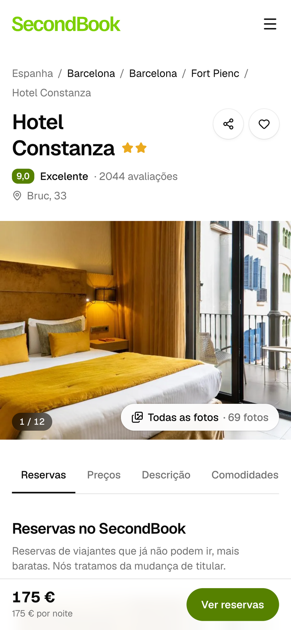 Página de um hotel num telemóvel, com as fotos, a avaliação e o preço da reserva em baixo.
